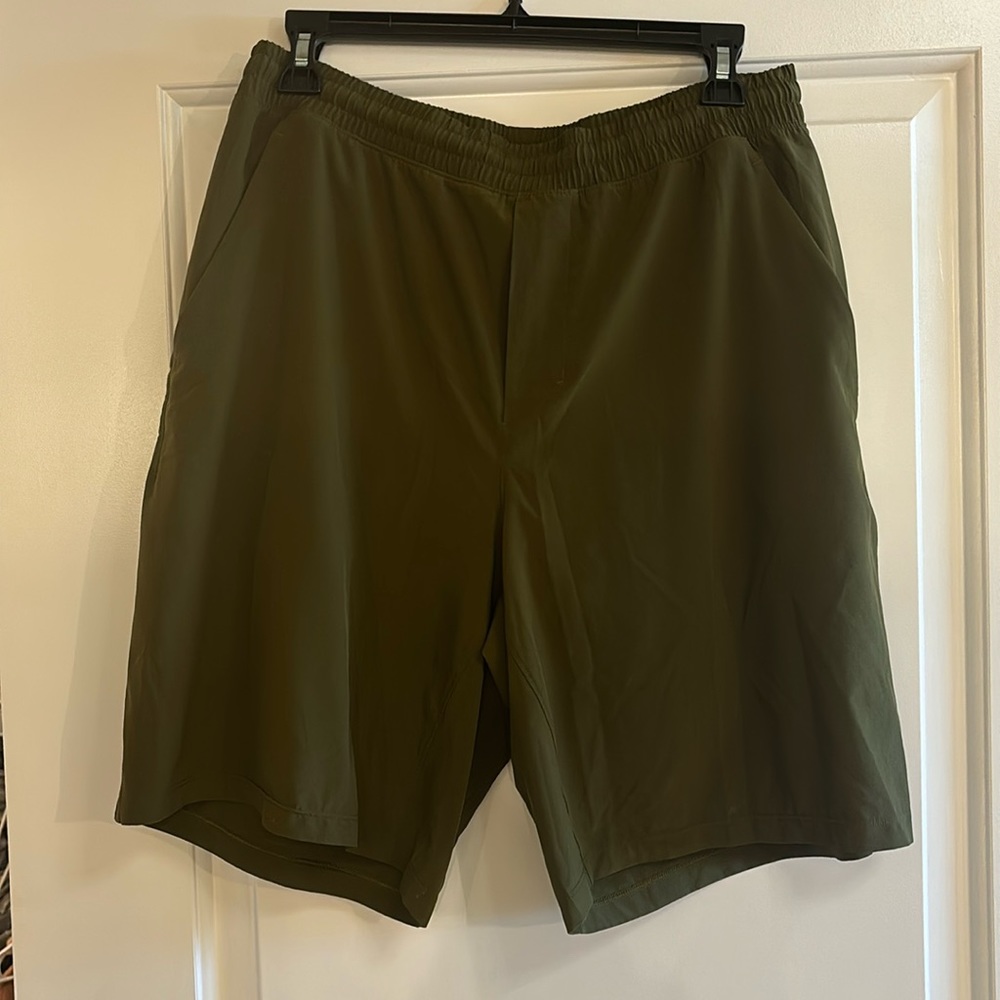 Men’s Lululemon’s Pacebreaker Shorts w Liner large L olive green Worn once
